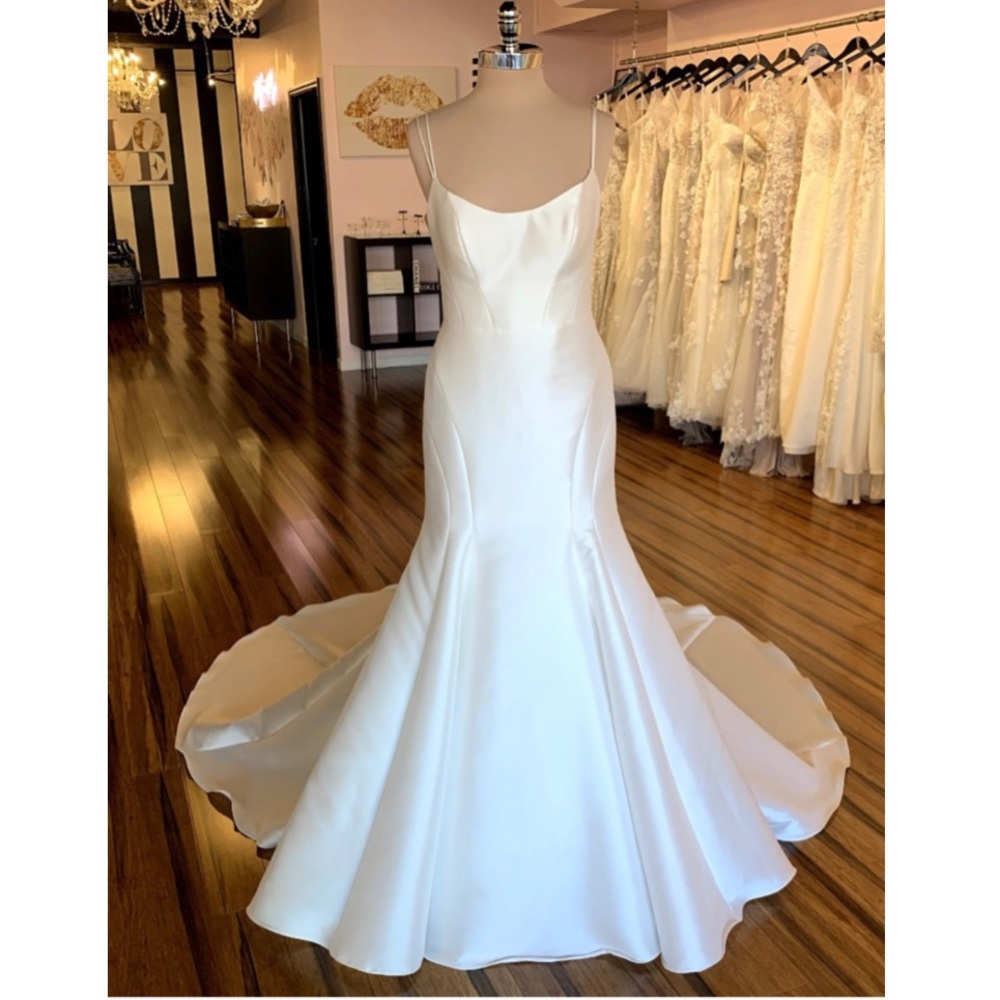 NWT Essense of Australia D3404 CLASSIC TRUMPET WEDDING DRESS WITH DETACHABLE BOW